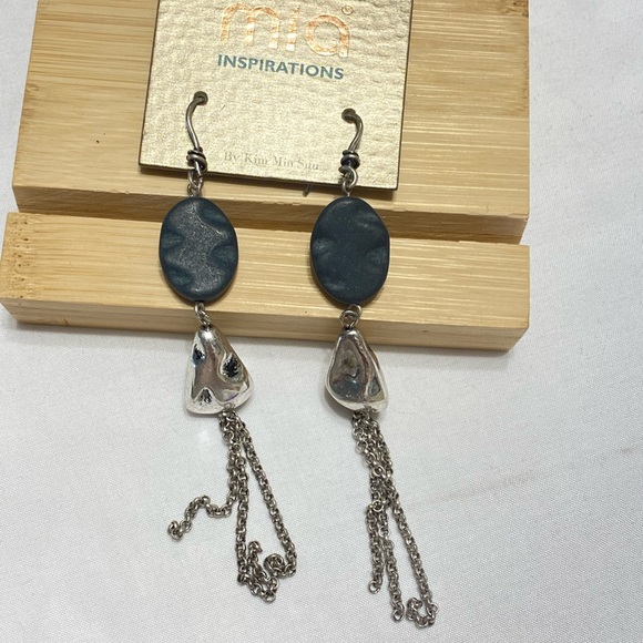 EARRING - Picture 3 of 4